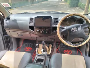 Toyota Hilux 2014 Gray