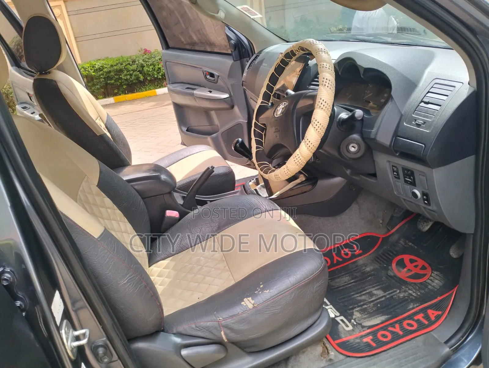 Toyota Hilux 2014 Gray
