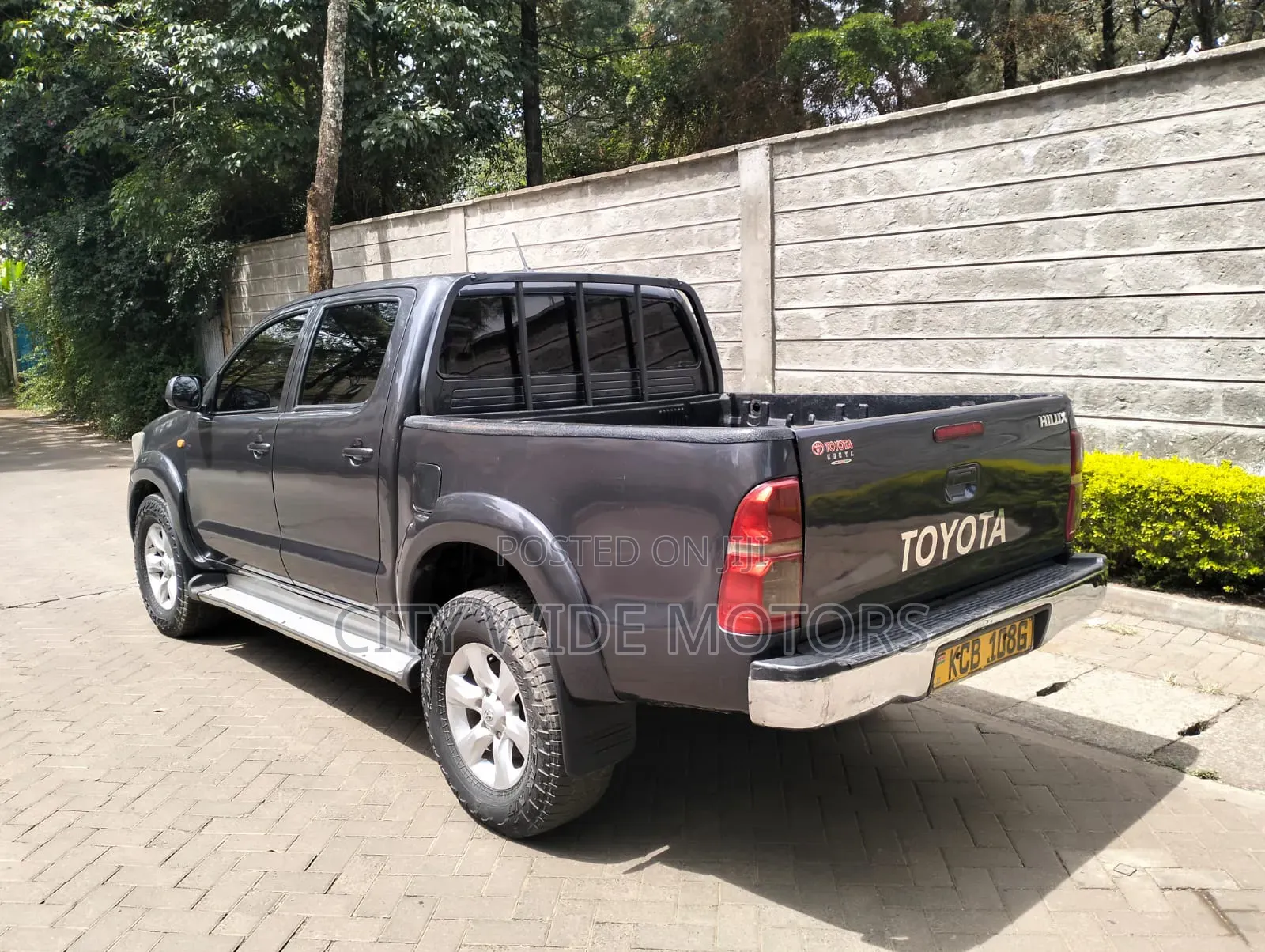 Toyota Hilux 2014 Gray