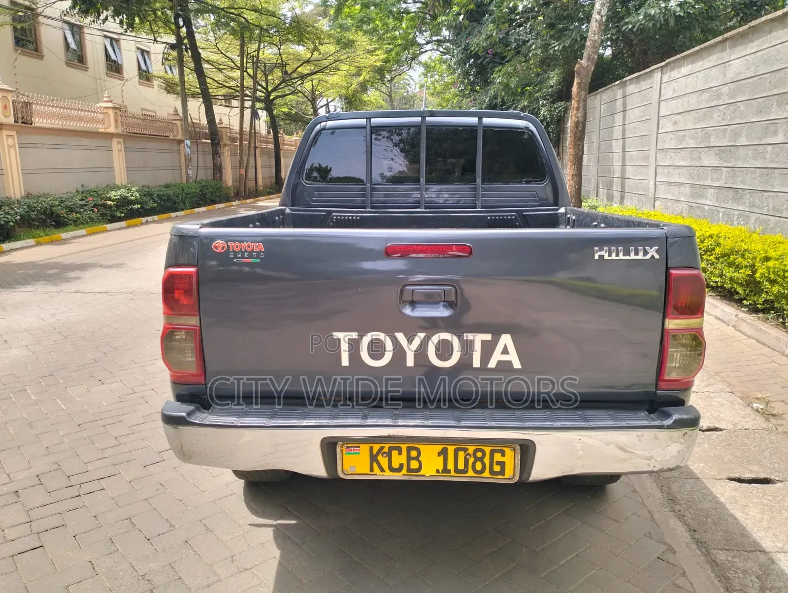 Toyota Hilux 2014 Gray