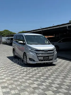 Toyota Noah 2018 Silver