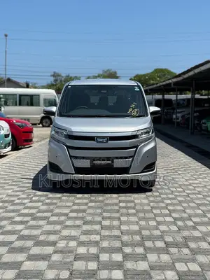 Toyota Noah 2018 Silver