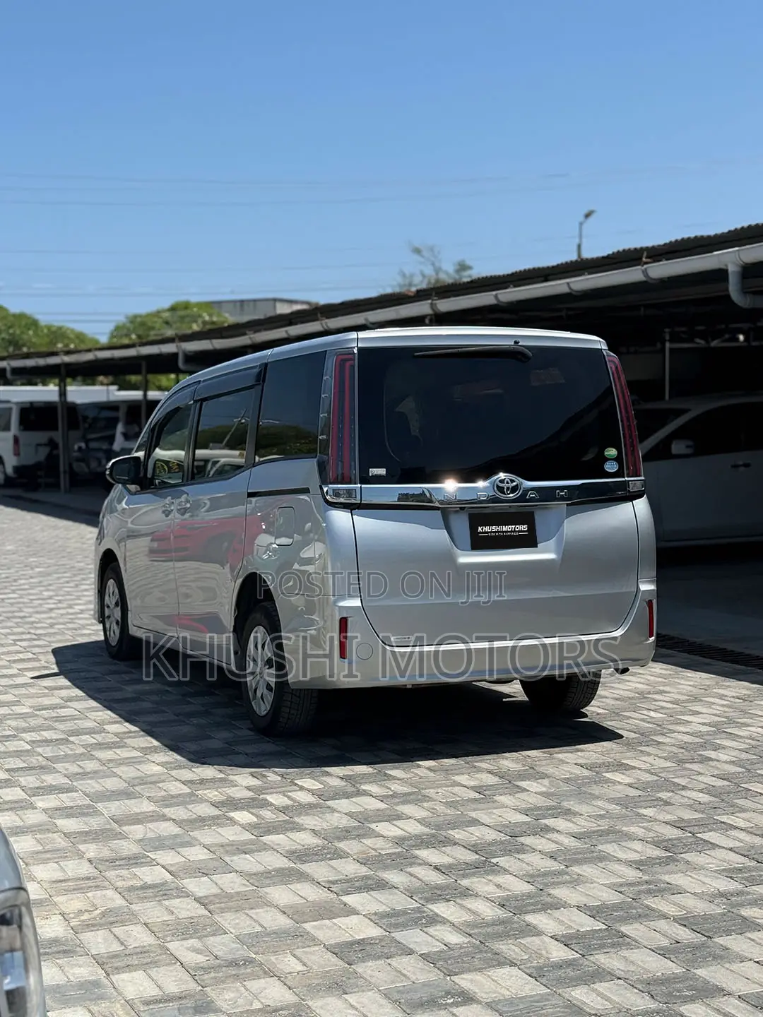 Toyota Noah 2018 Silver