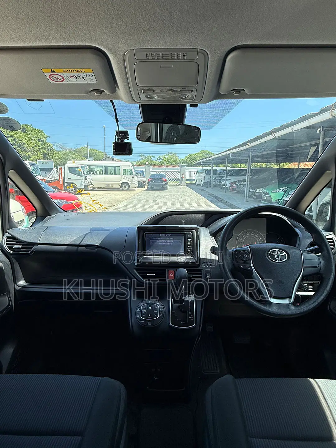 Toyota Noah 2018 Silver