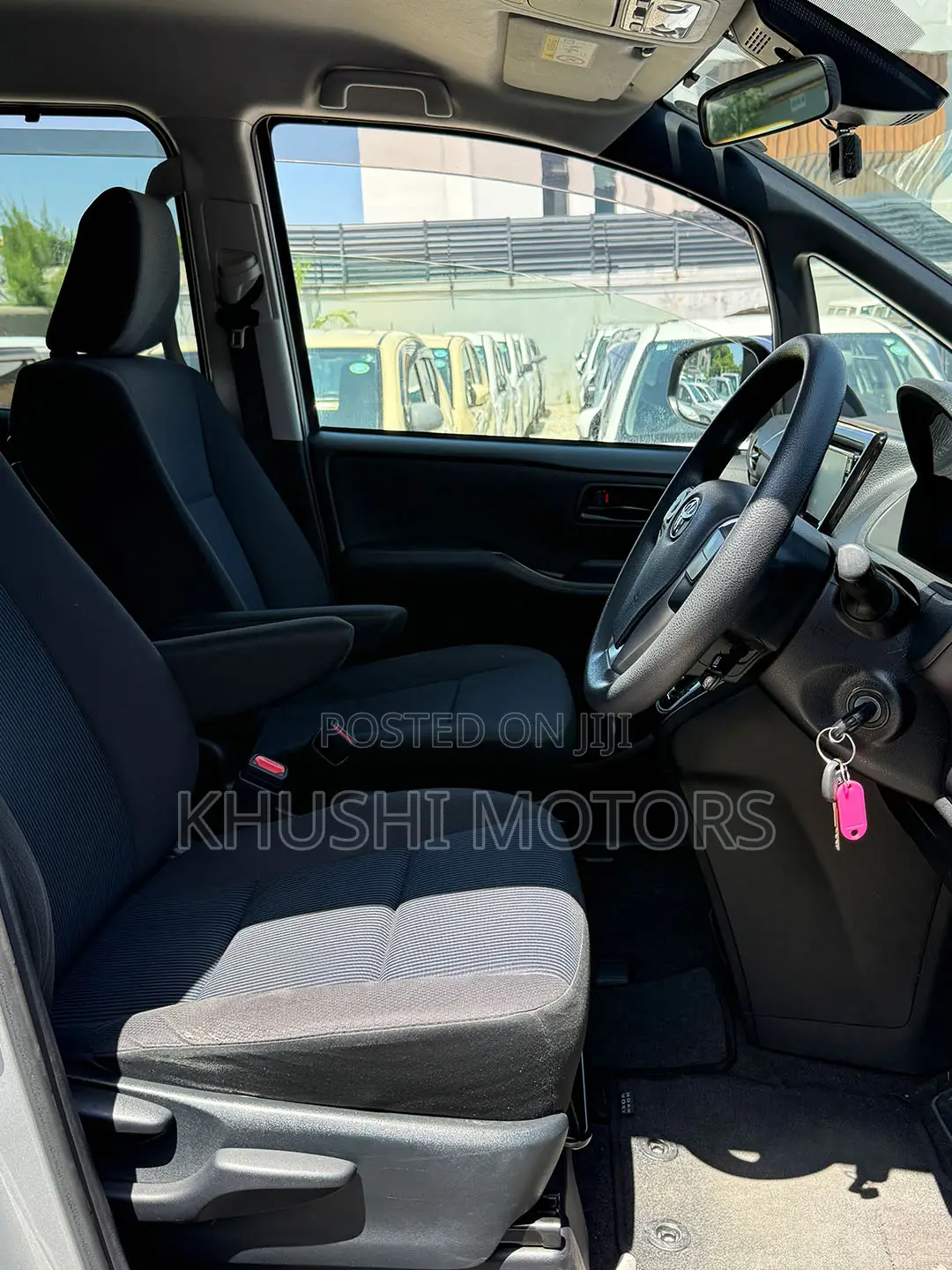 Toyota Noah 2018 Silver