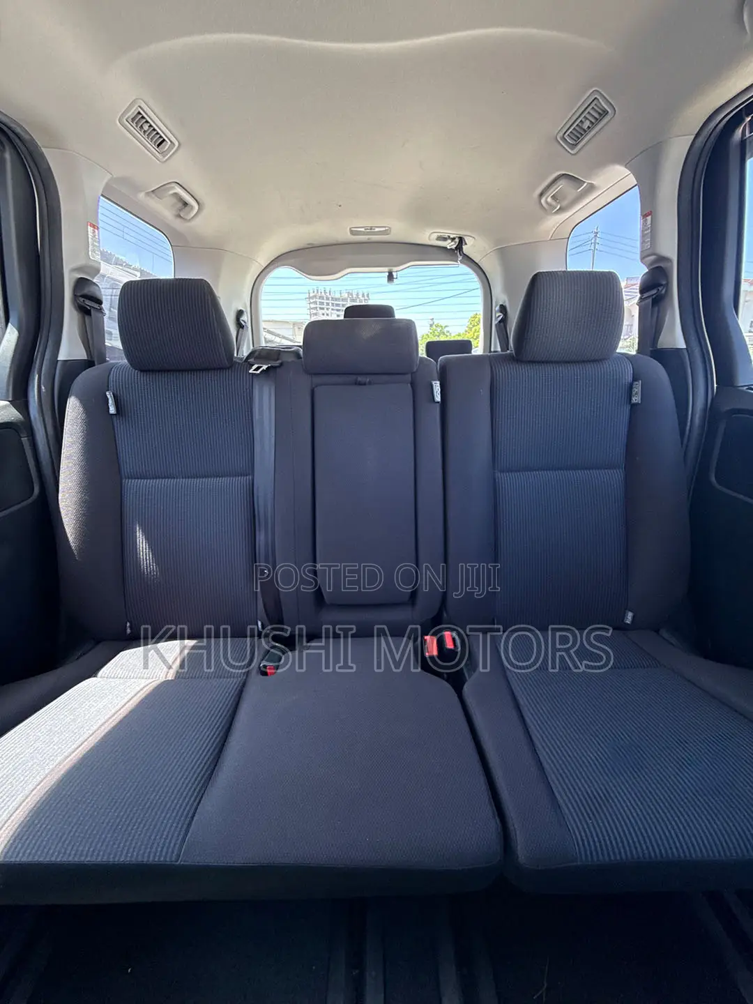 Toyota Noah 2018 Silver