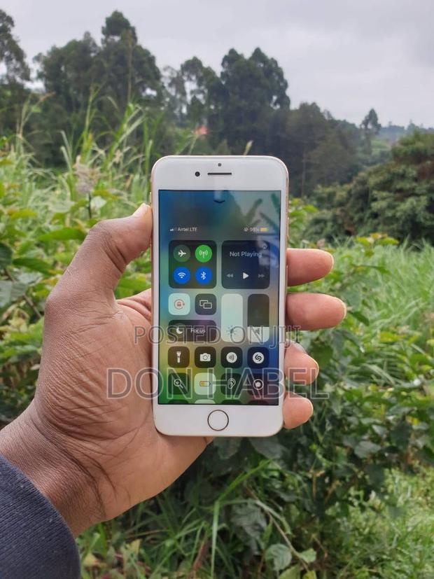 Apple iPhone 8 64 GB Gold - thumbnail 4