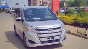 Toyota Noah 2018 Silver