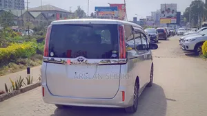 Toyota Noah 2018 Silver