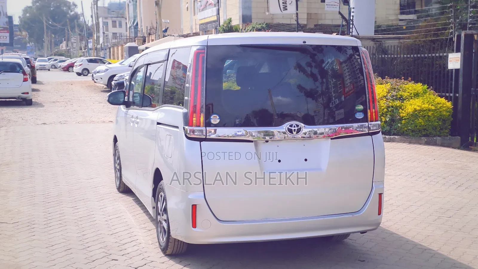 Toyota Noah 2018 Silver