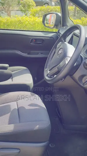 Toyota Noah 2018 Silver