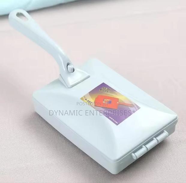 Manual Handheld Carpet Sweeper – Dual Brush Cleaner