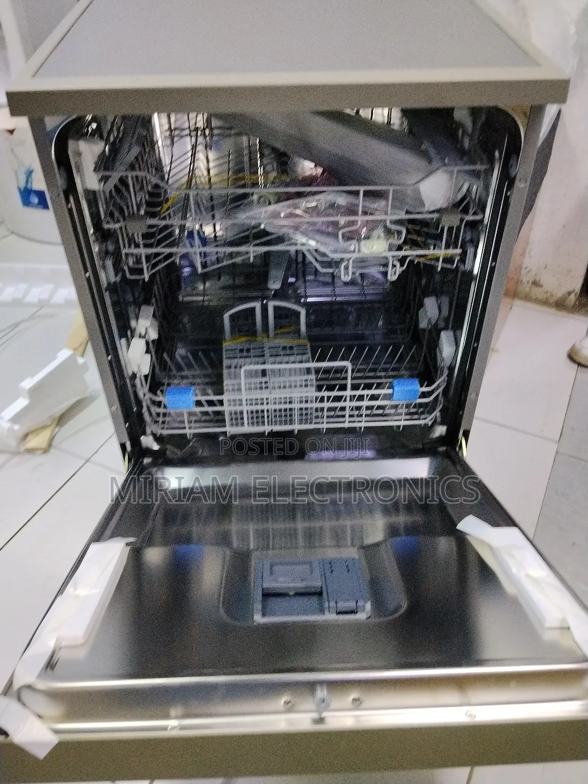 Hisense 13 Place Dish Washer