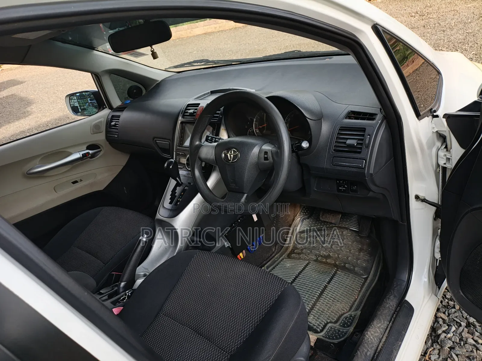 Toyota Auris 2010 White