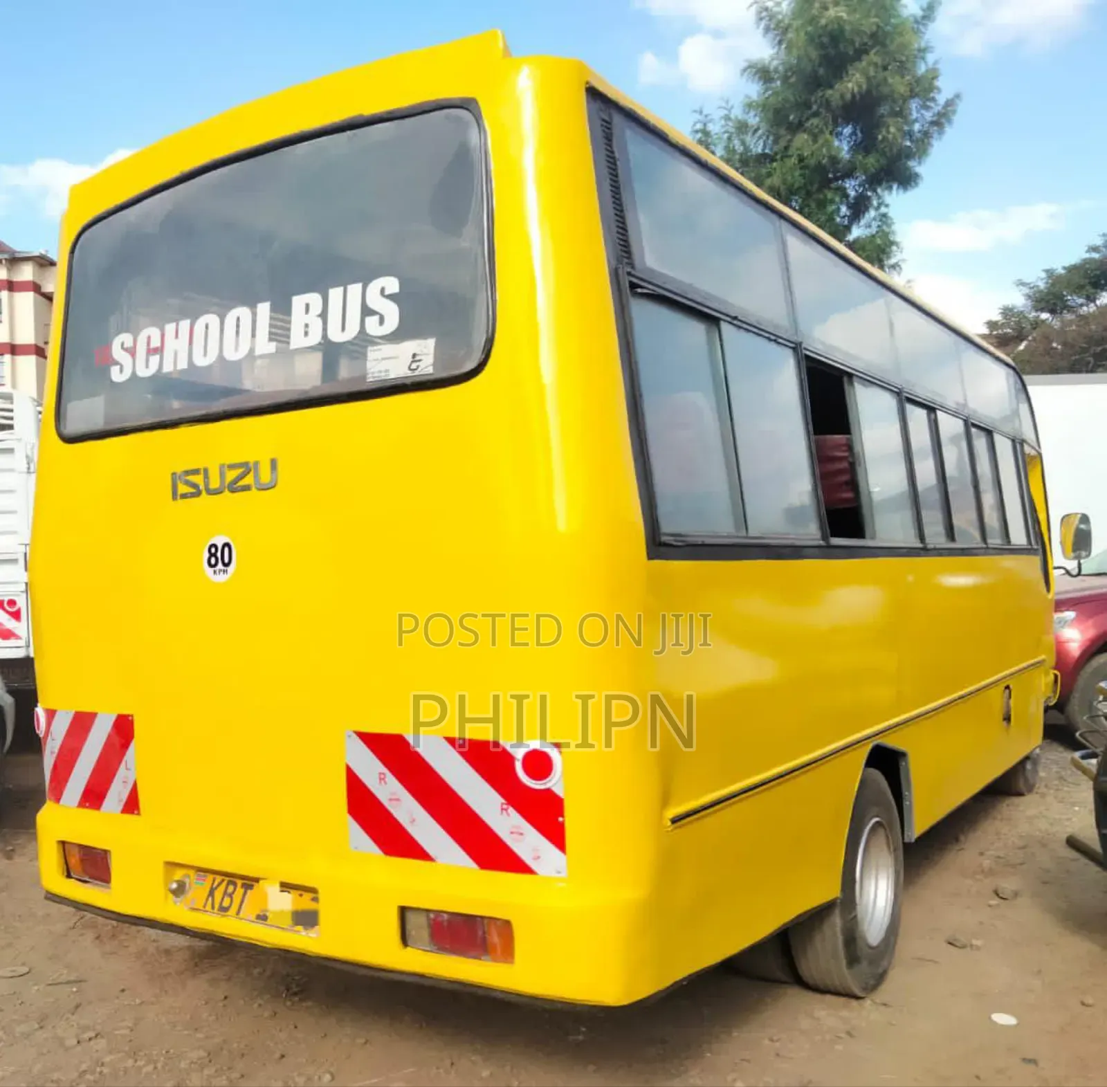 Isuzu Executive Bus 2012 Yellow