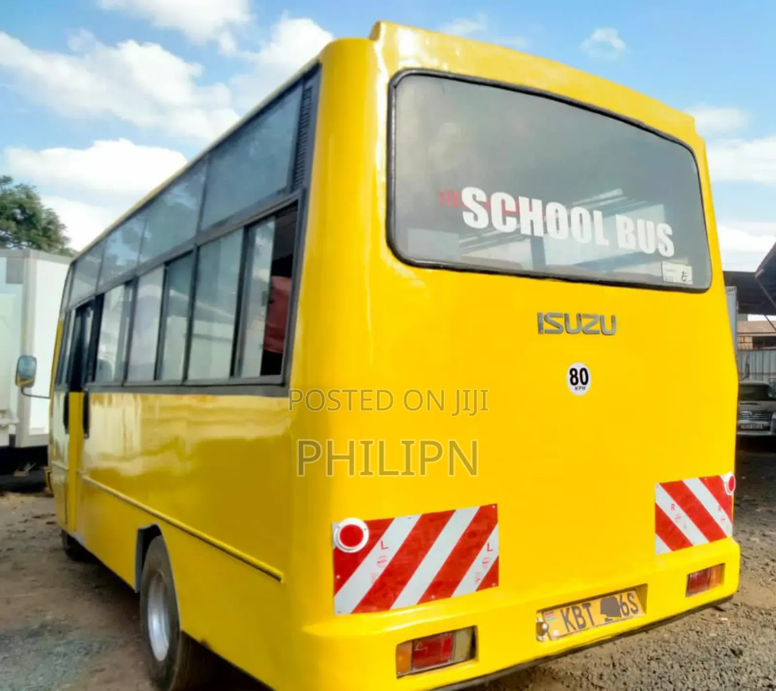 Isuzu Executive Bus 2012 Yellow