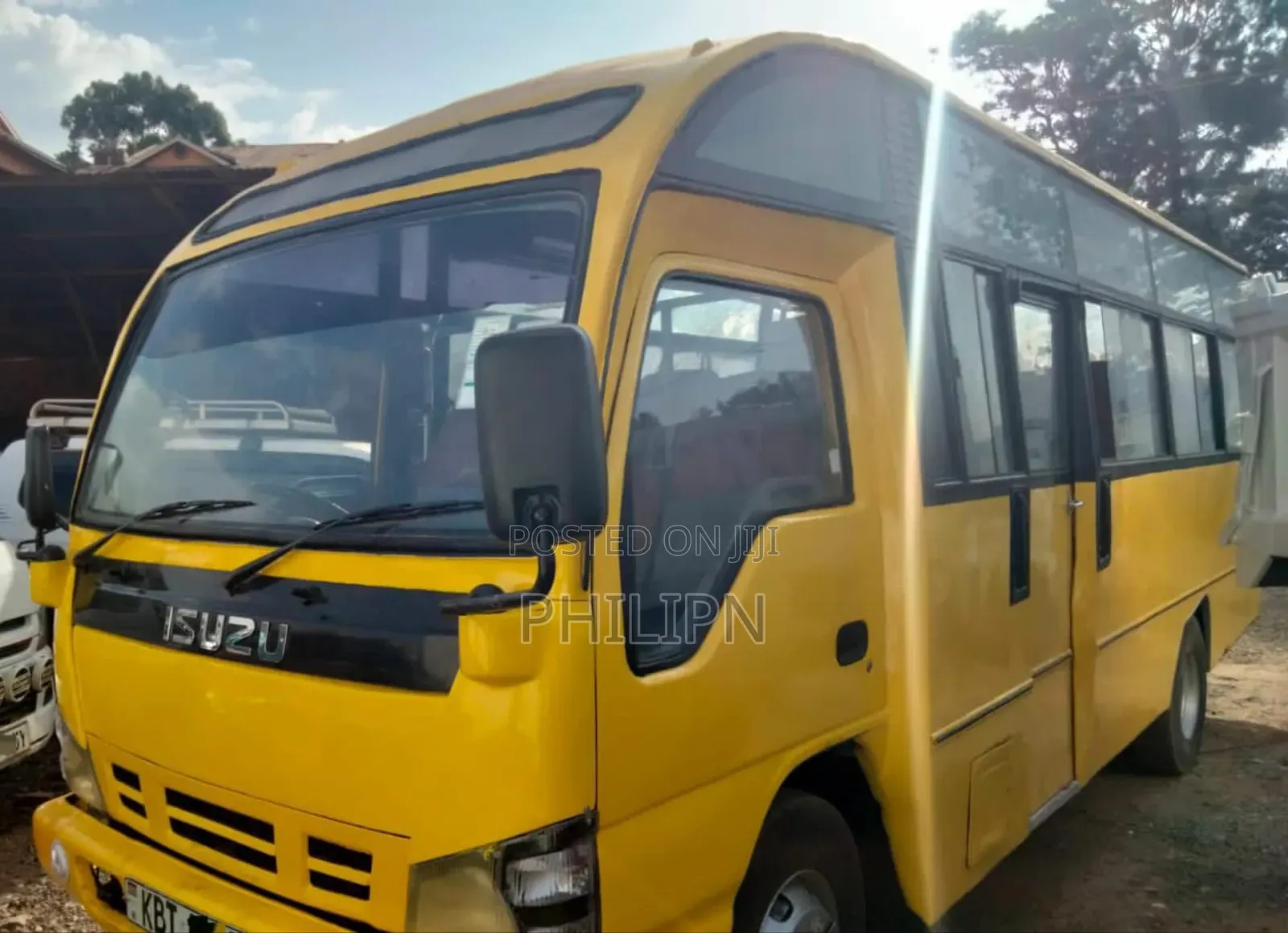Isuzu Executive Bus 2012 Yellow