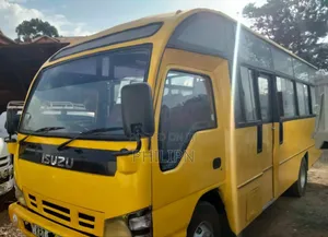 Isuzu Executive Bus 2012 Yellow