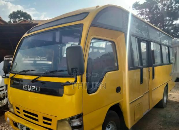 Isuzu Executive Bus 2012 Yellow