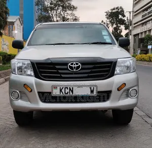 Toyota Hilux 2010 Gold