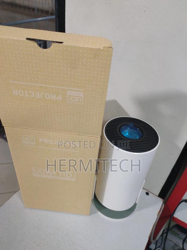 Hy300 Resolution Smart Android Projector Usb Port and Hdmi - thumbnail 2