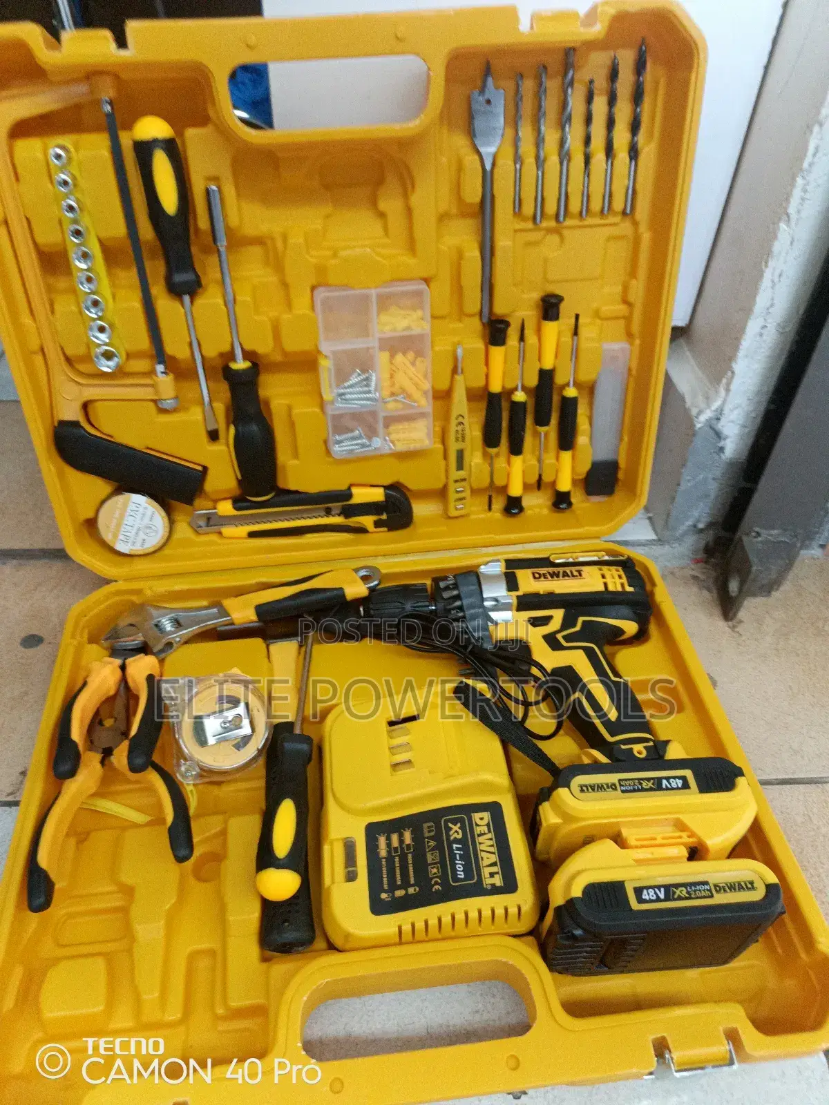 2 Batteries Cordreset Dewalt Drill/ Cordresset