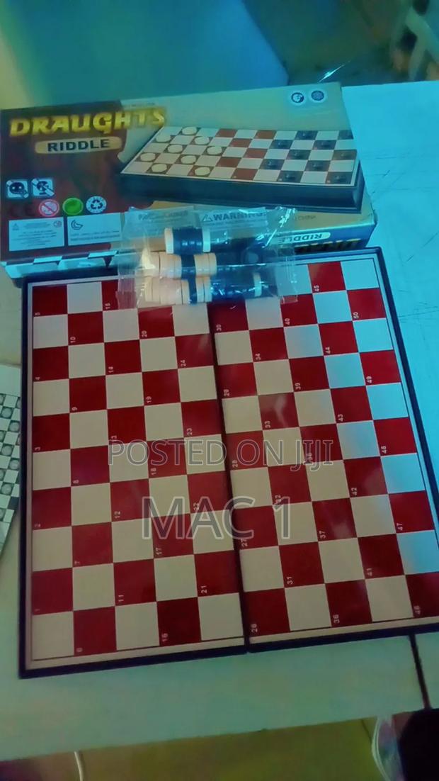 Quality Draughts Riddle Board Game - main view