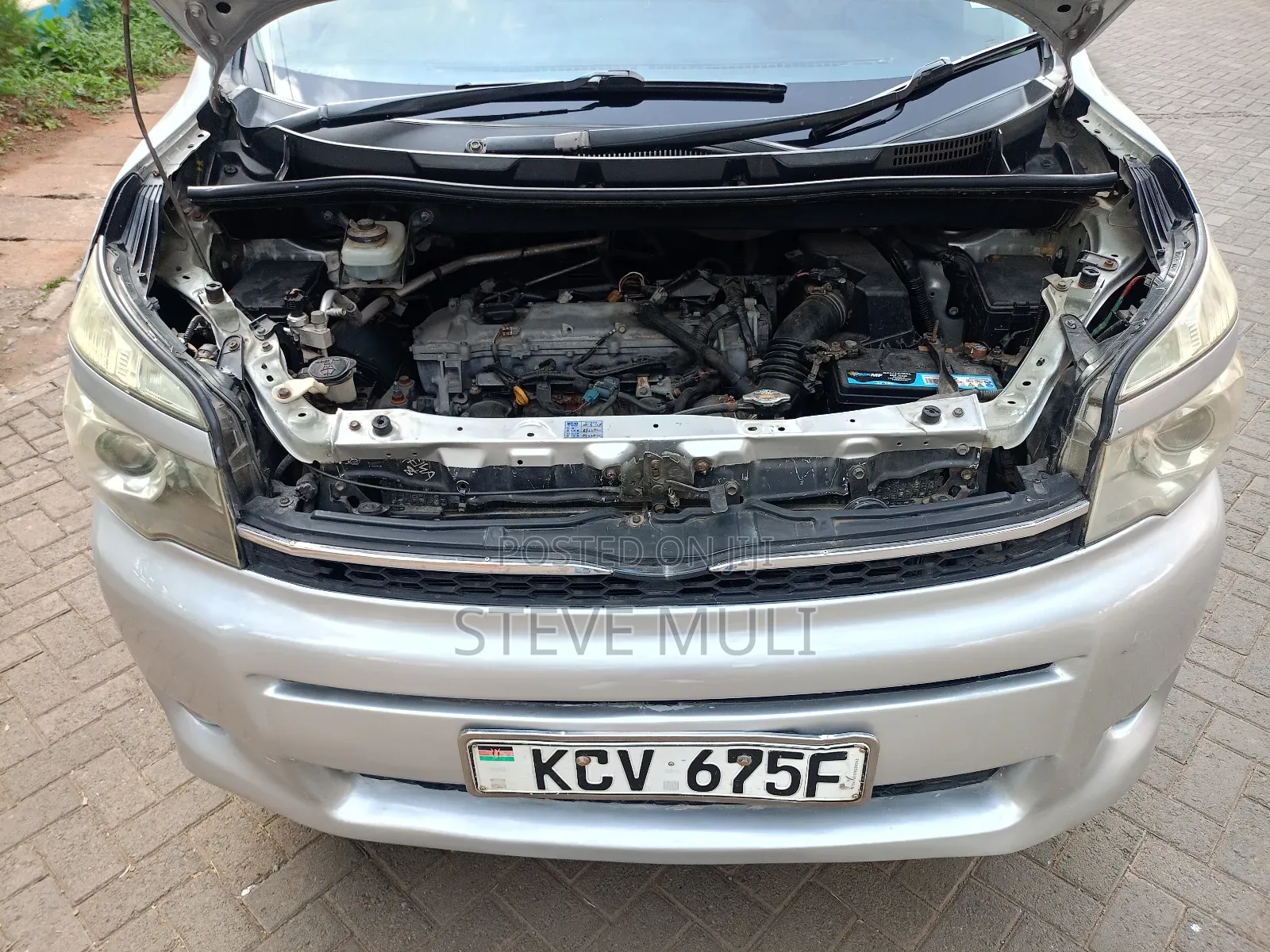 Toyota Voxy 2012 Silver