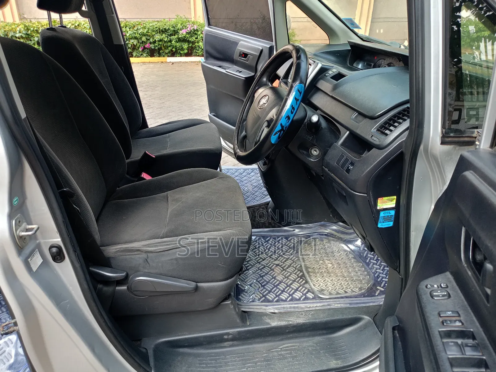 Toyota Voxy 2012 Silver