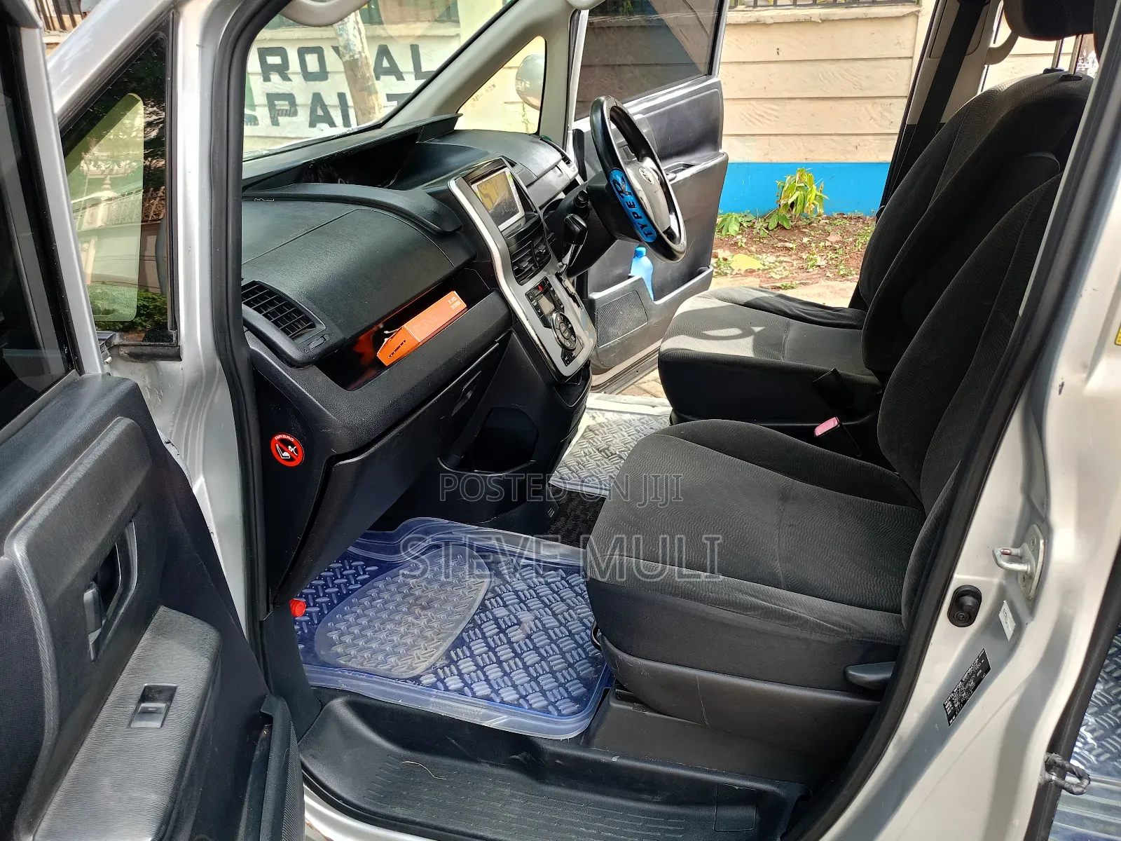 Toyota Voxy 2012 Silver