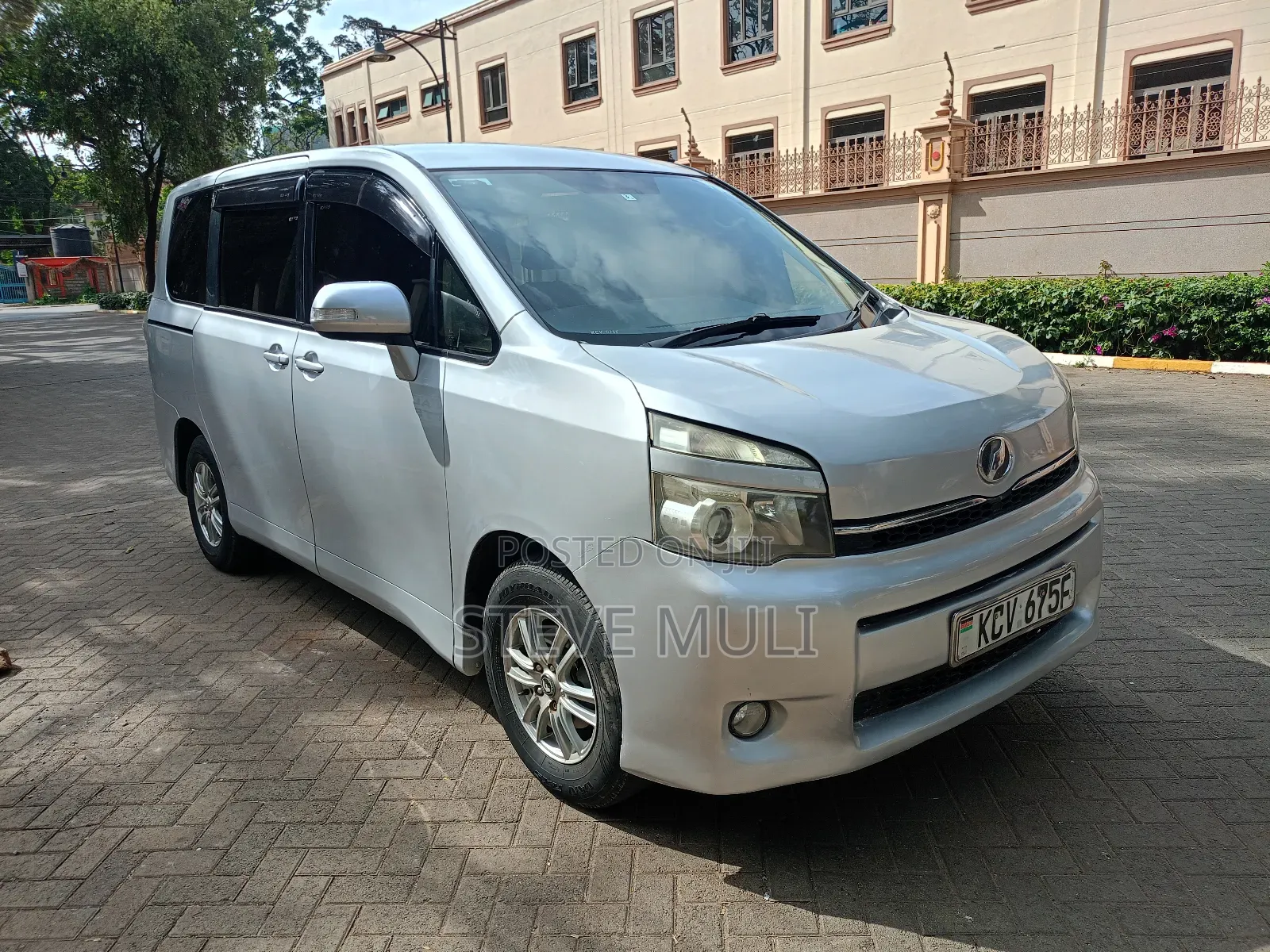 Toyota Voxy 2012 Silver