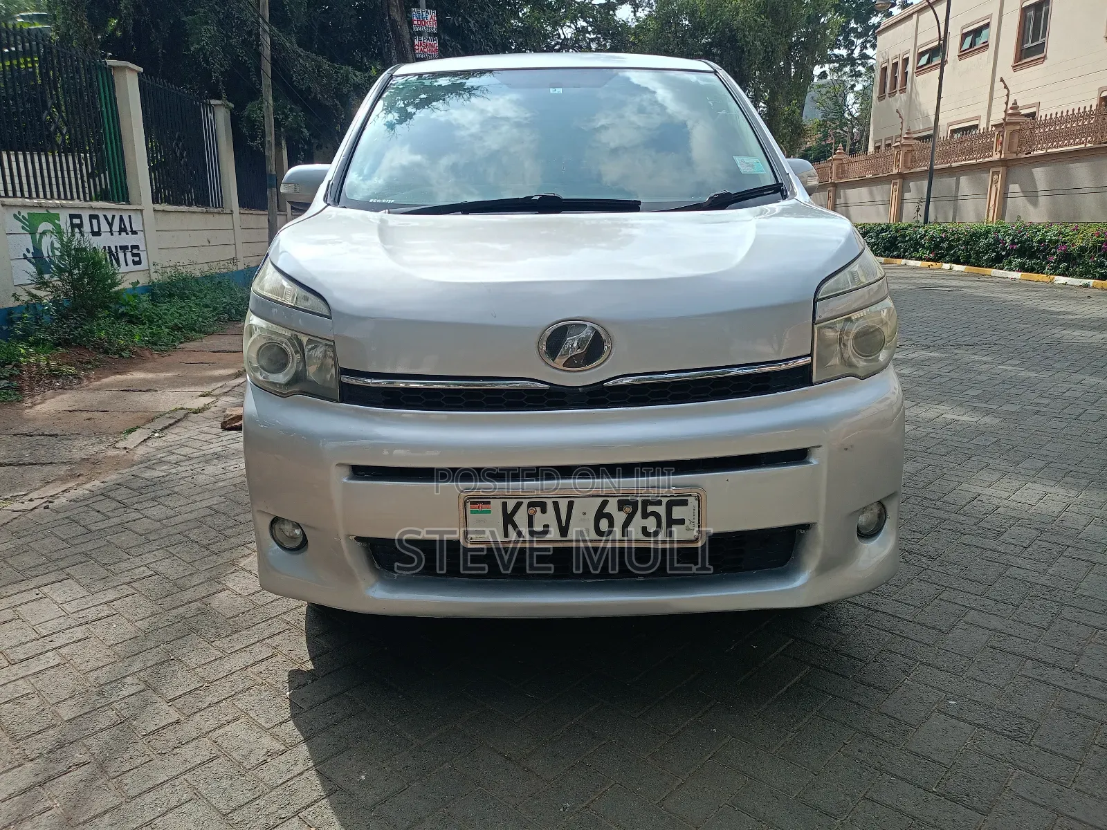 Toyota Voxy 2012 Silver