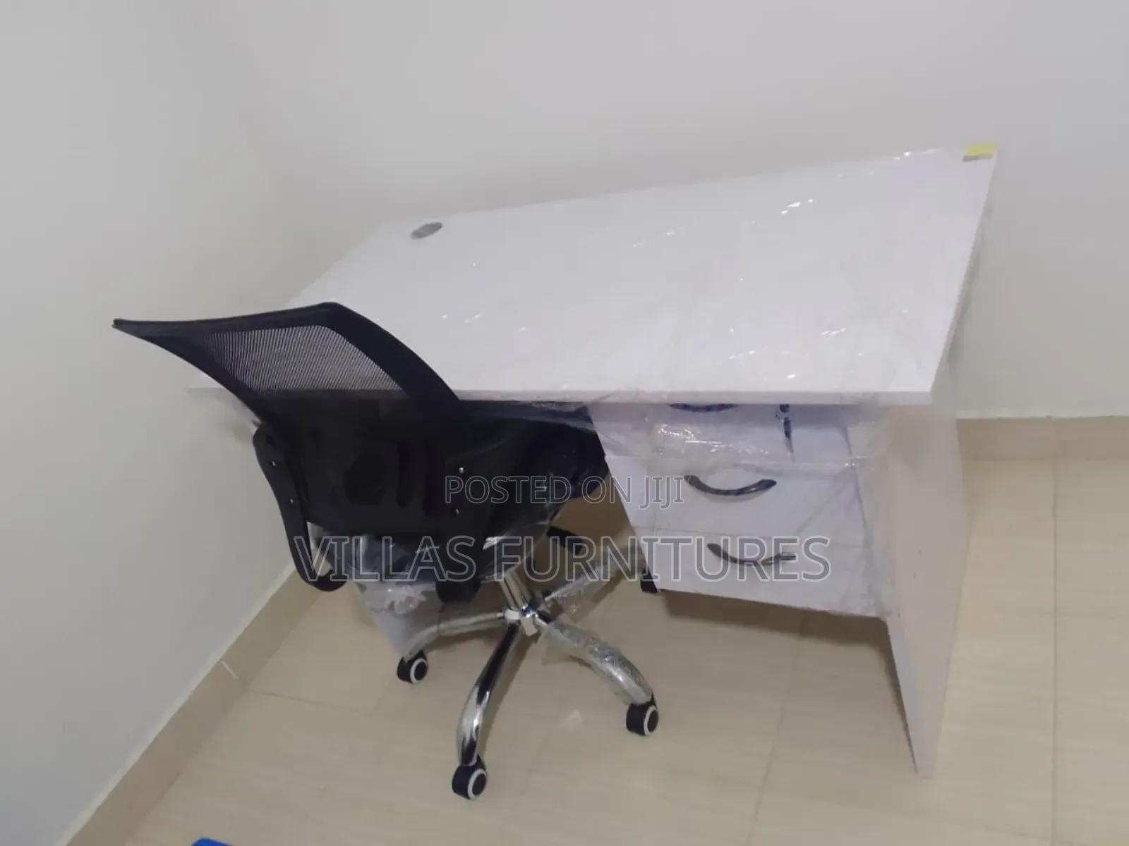 Secretarial Mesh Chair and Desk