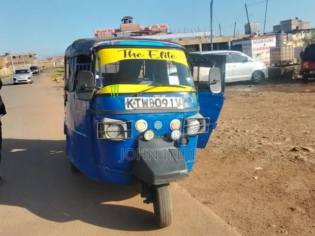 Piaggio Scooter 2018 Blue - main view