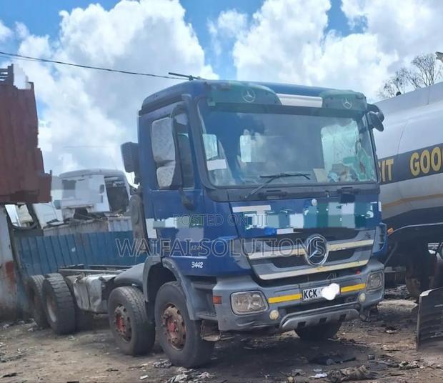 Mercedes Benz Actross Mp3 3242 KCK 2009 Model Double Steering