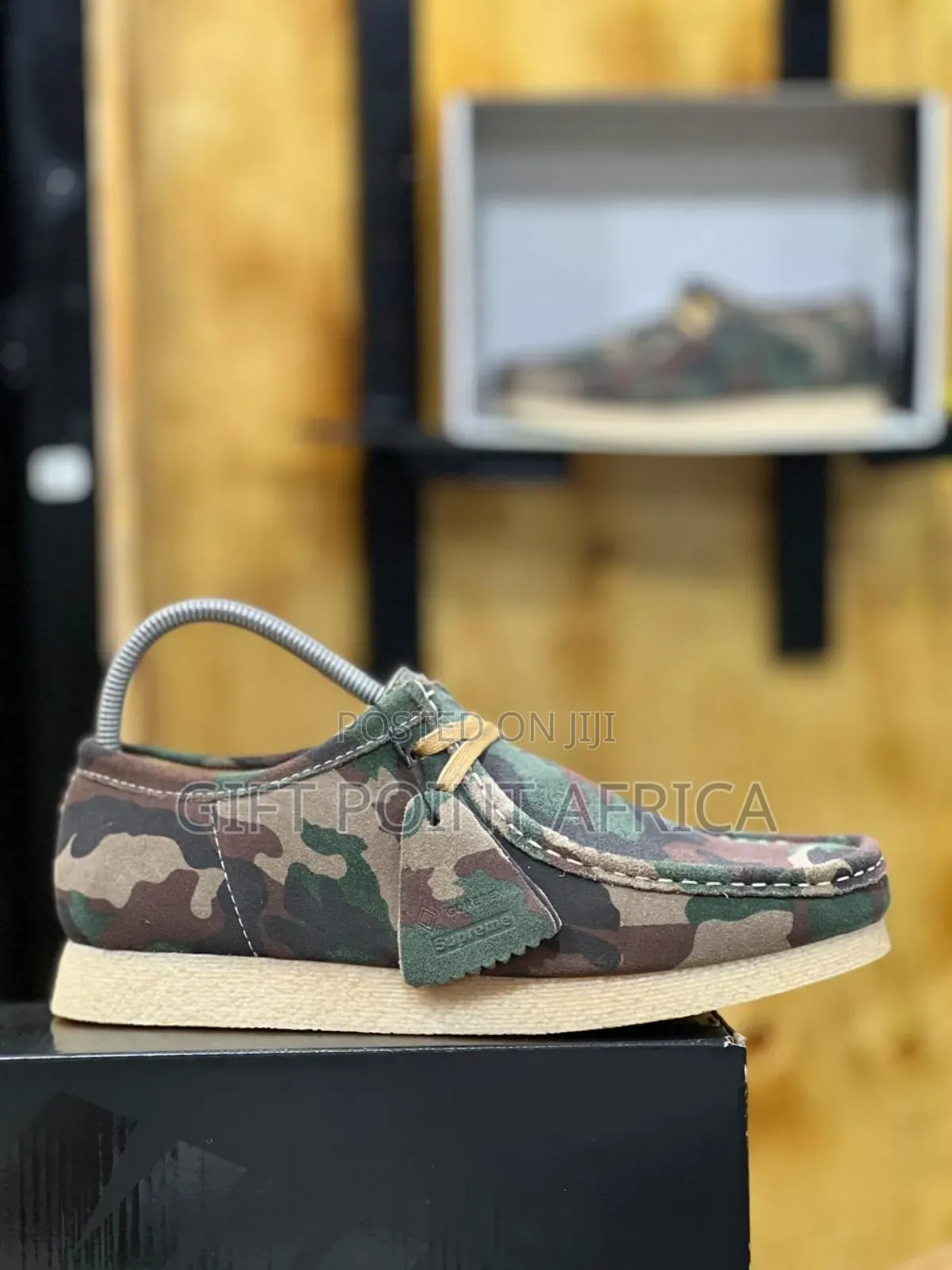 *Clarks × Goretex Supreme*