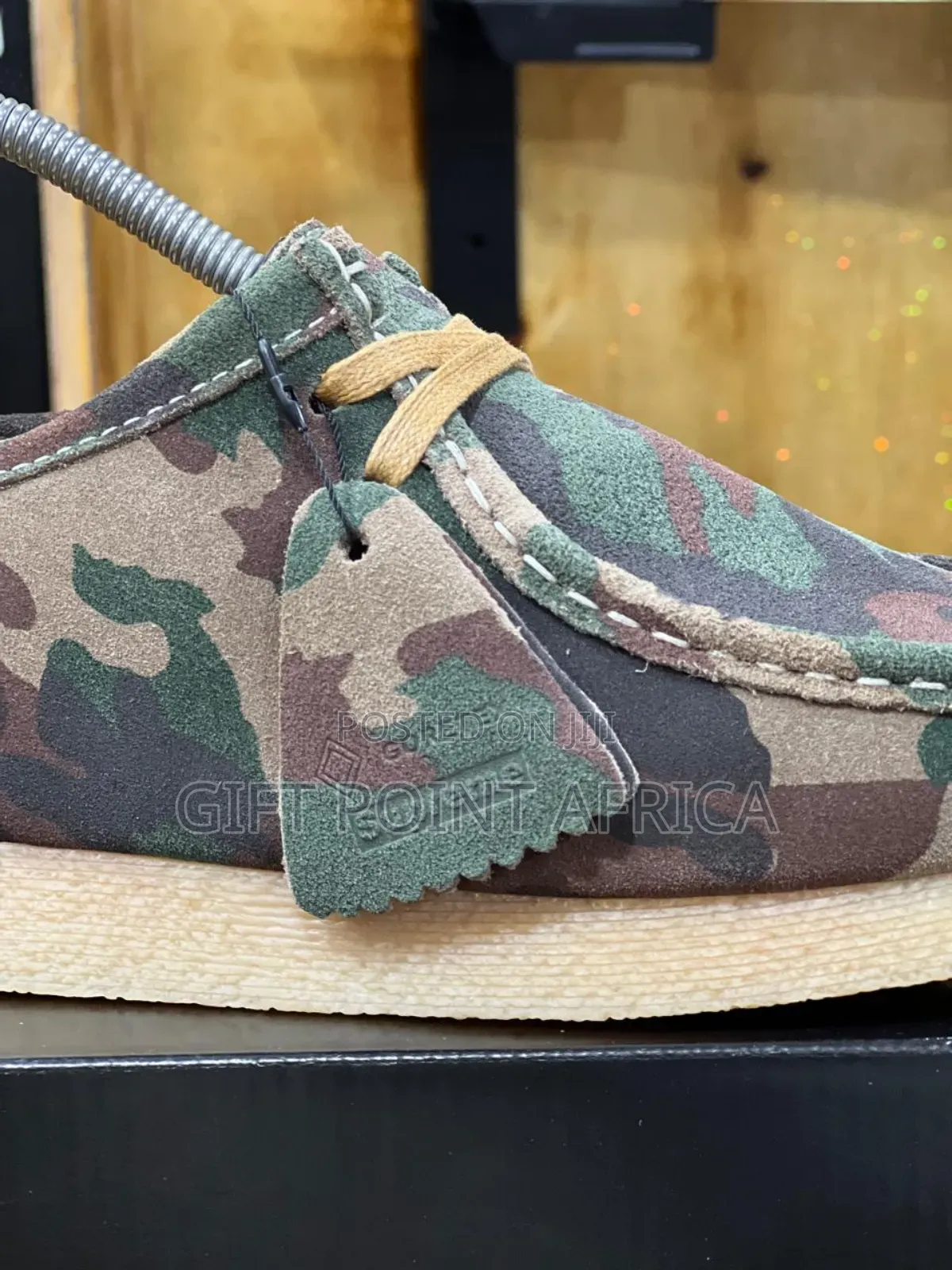 *Clarks × Goretex Supreme*