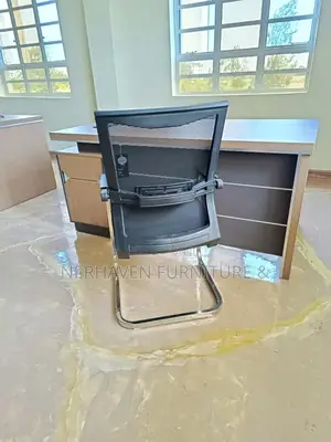 Ergonomic Cantilever Office Seating