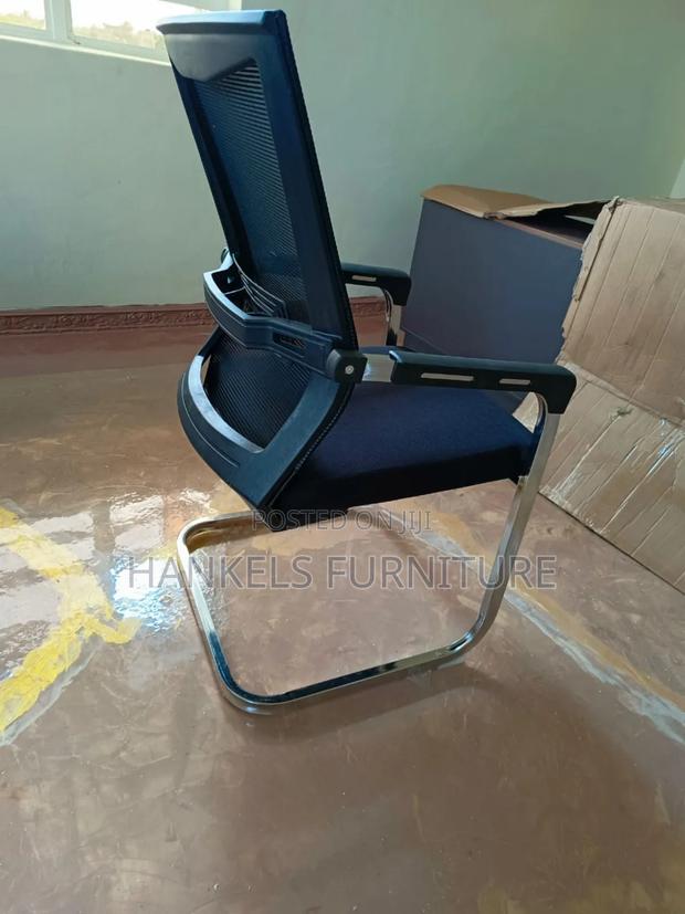 Ergonomic Cantilever Office Chair - thumbnail 2
