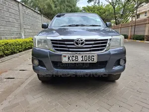 Toyota Hilux 2014 Gray