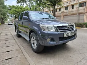 Toyota Hilux 2014 Gray