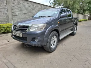 Toyota Hilux 2014 Gray