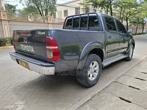 Toyota Hilux 2014 Gray