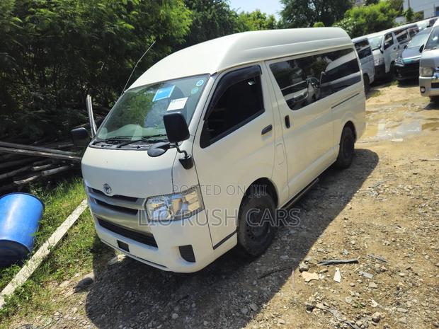 Toyota HiAce 2019 White - main view