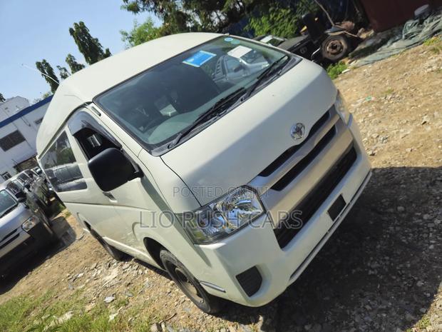 Toyota HiAce 2019 White - thumbnail 2