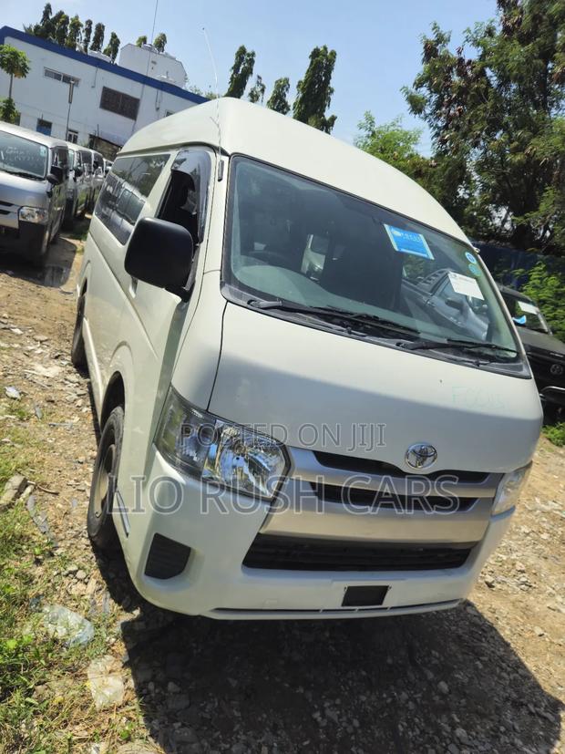Toyota HiAce 2019 White - thumbnail 3