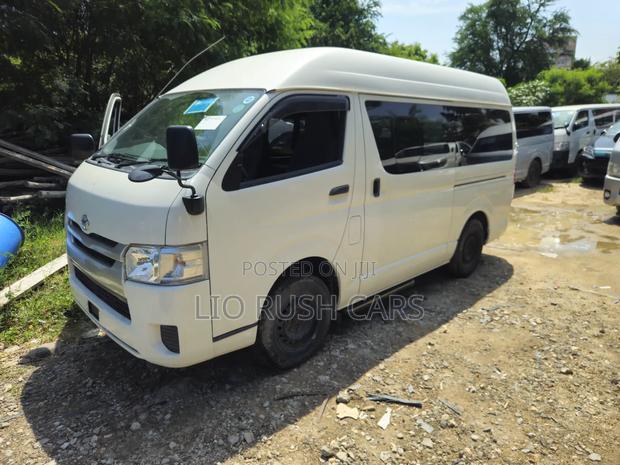 Toyota HiAce 2019 White - thumbnail 4