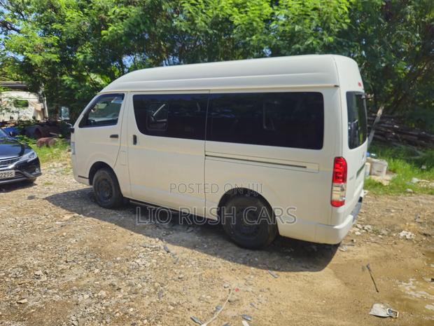 Toyota HiAce 2019 White - thumbnail 5
