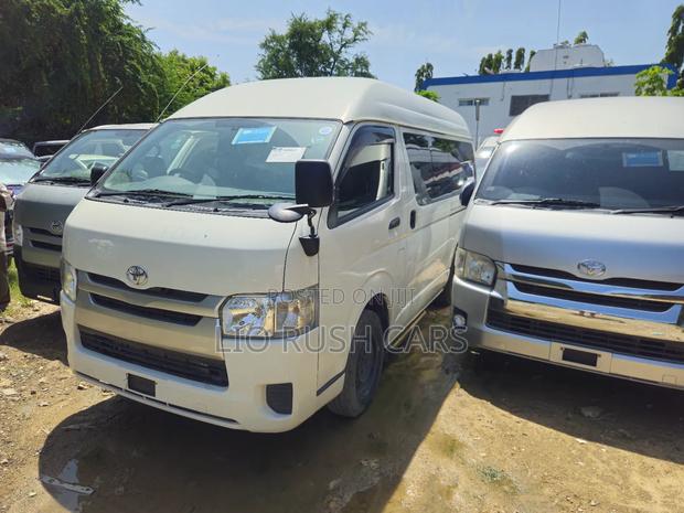 Toyota HiAce 2019 White - thumbnail 9