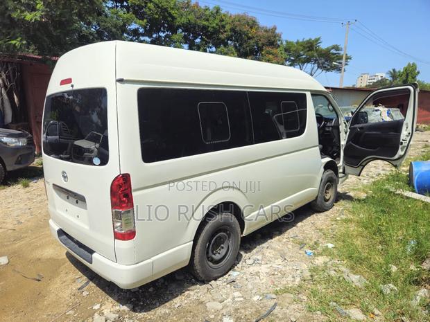 Toyota HiAce 2019 White - thumbnail 10